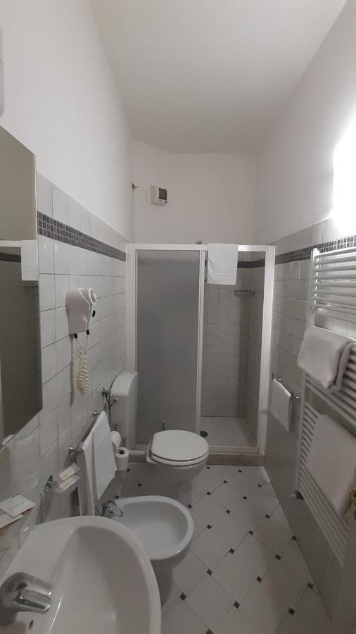 Albergo Moderno Lucca Esterno foto