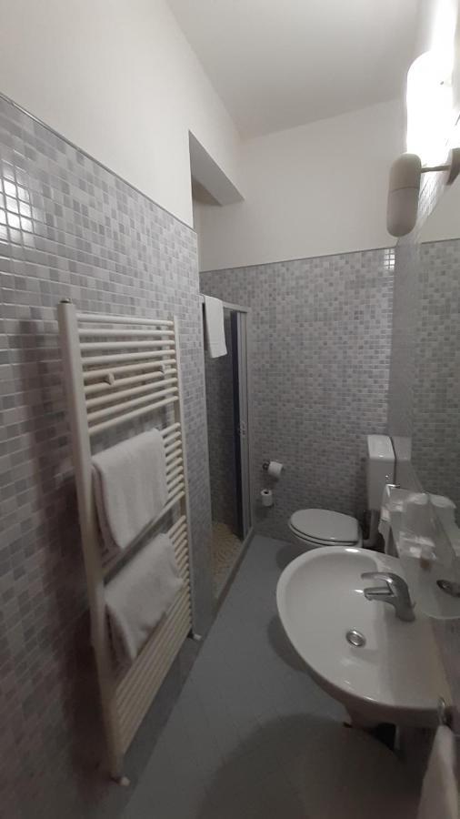Albergo Moderno Lucca Esterno foto