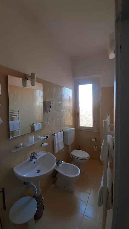 Albergo Moderno Lucca Esterno foto