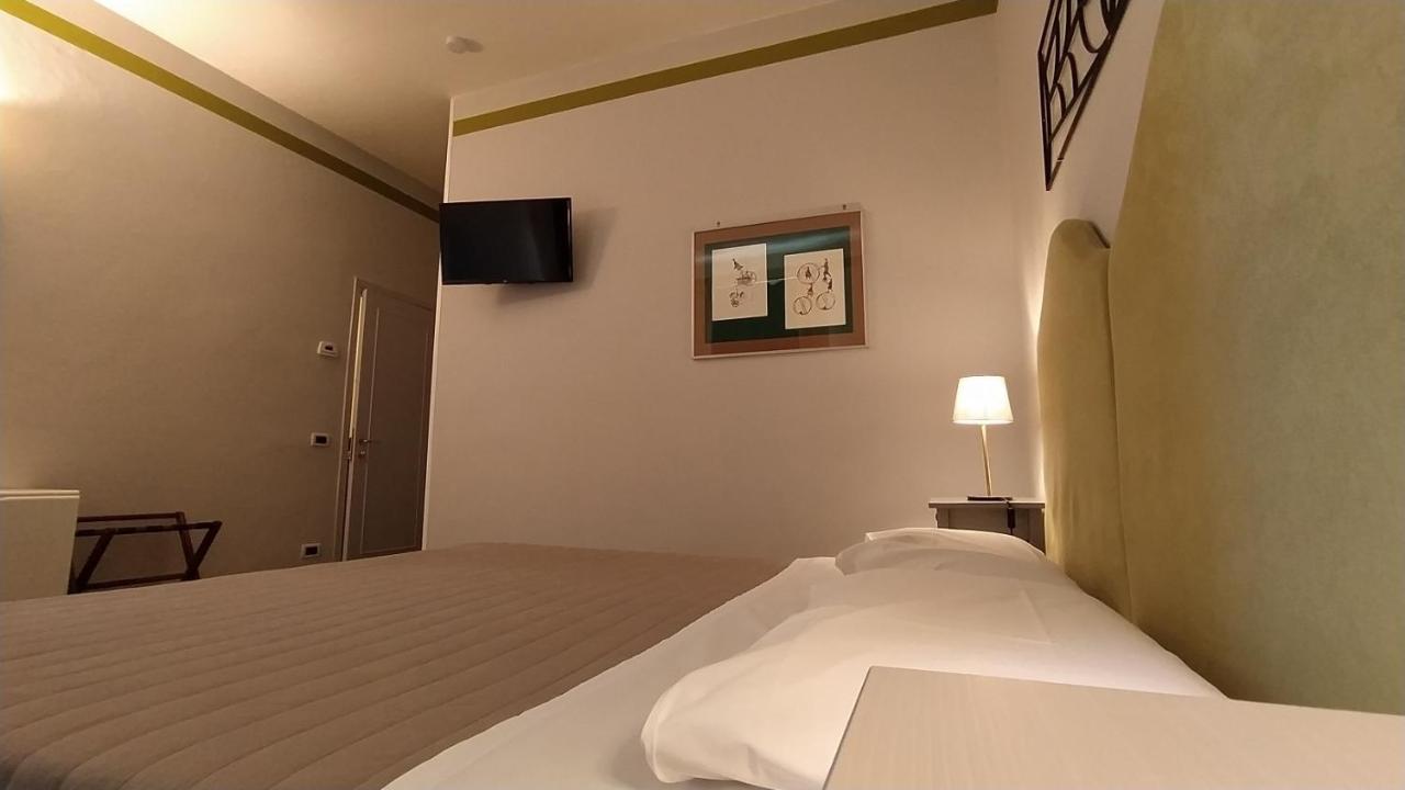 Albergo Moderno Lucca Esterno foto