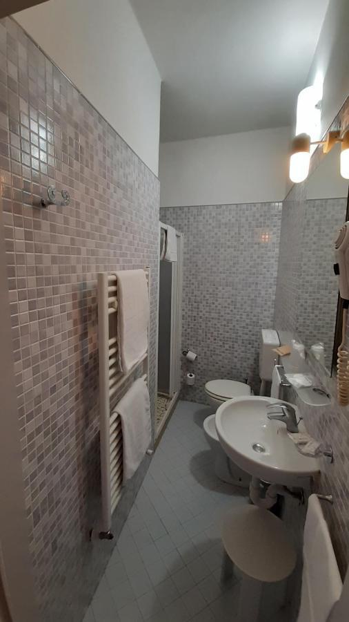 Albergo Moderno Lucca Esterno foto