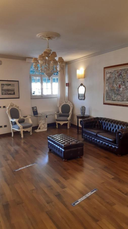 Albergo Moderno Lucca Esterno foto