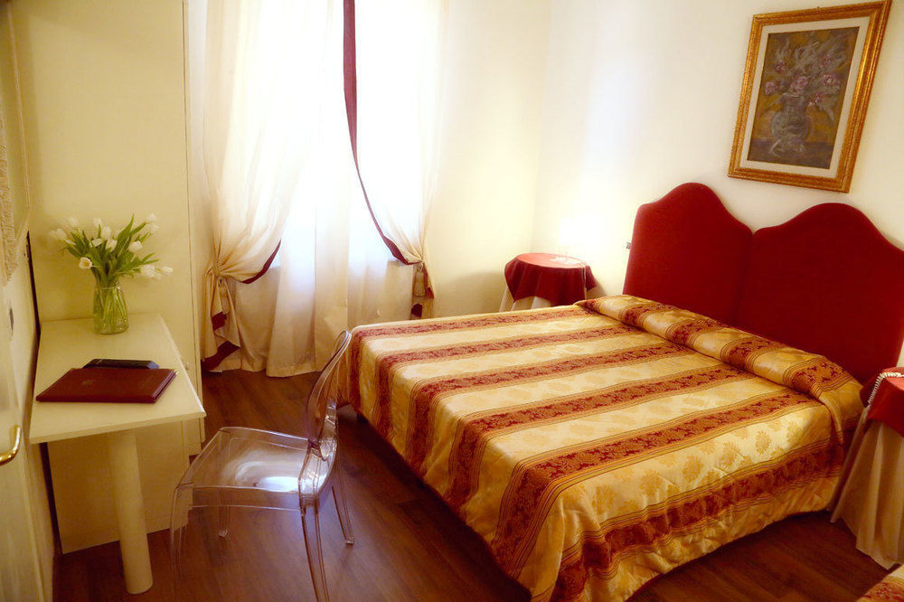 Albergo Moderno Lucca Esterno foto